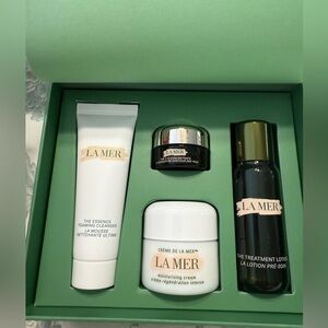 SOLD 
BNIB LA MER ESSENTIALS!! Amazing set!!